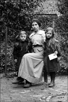 Mother and daughters