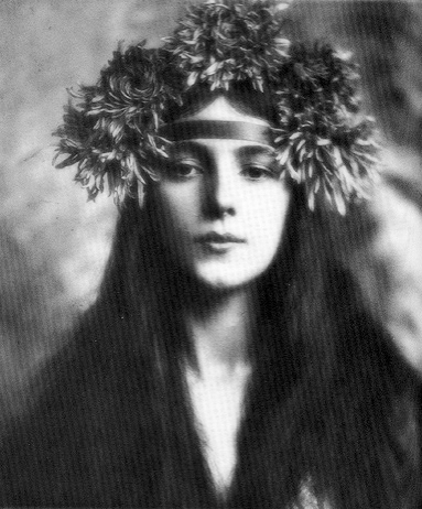 Evelyn Nesbit in a Victorian headdress